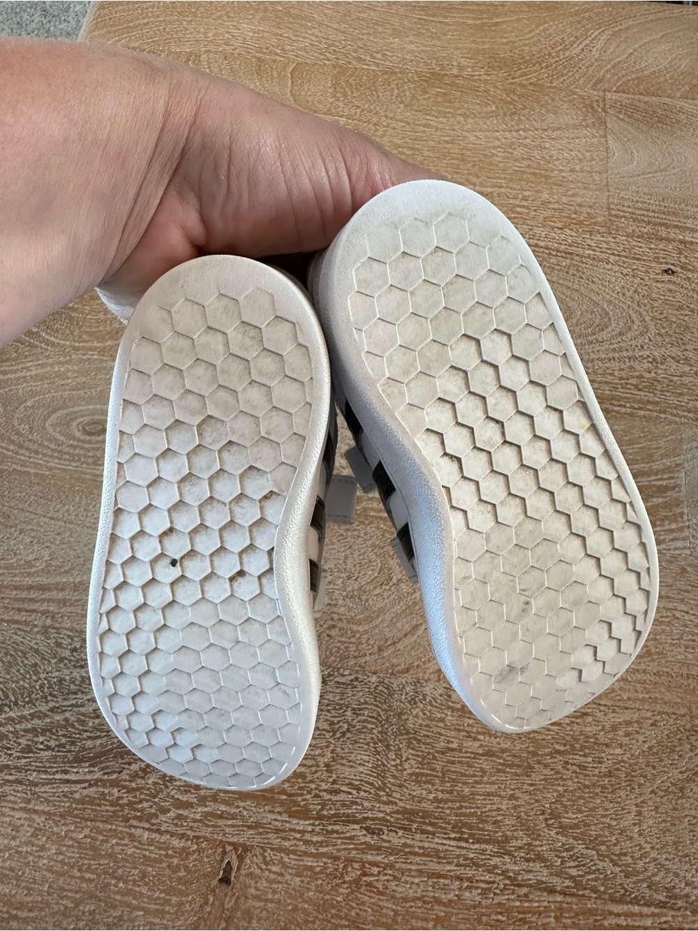 Little Boys Adidas gym shoes - Picture 5 of 5